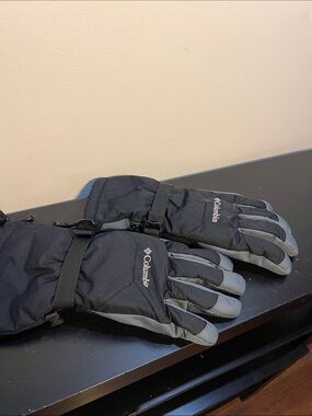 Columbia Black and Gray Cold-Weather Ski Gloves